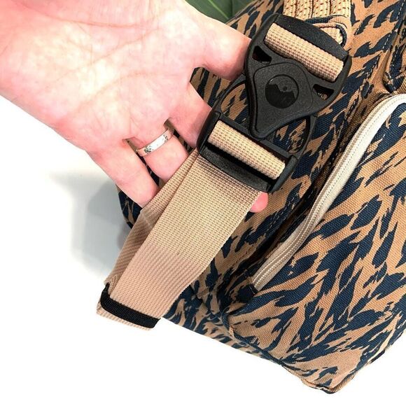 New✨ KAVU Chevron Shore Rope Sling Bag - Picture 5 of 12